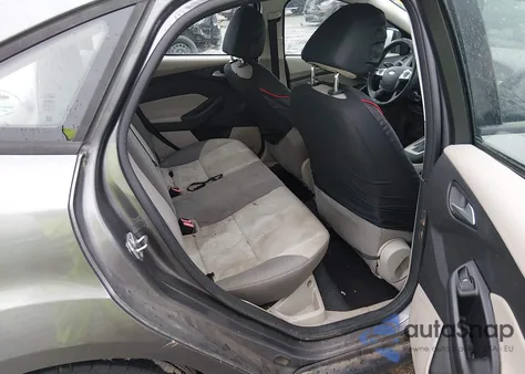 2014 Ford Focus Se z USA, uszkodzony, nr VIN 1FADP3F24EL436353